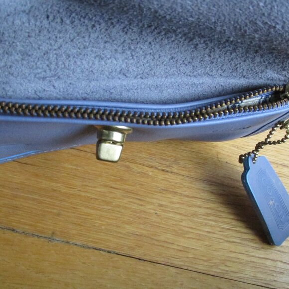 VTG COACH LEATHER TURNLOCK KISSLOCK WALLET COSMETIC MAKEUP POUCH PERWINKLE BLUE - Picture 8 of 9